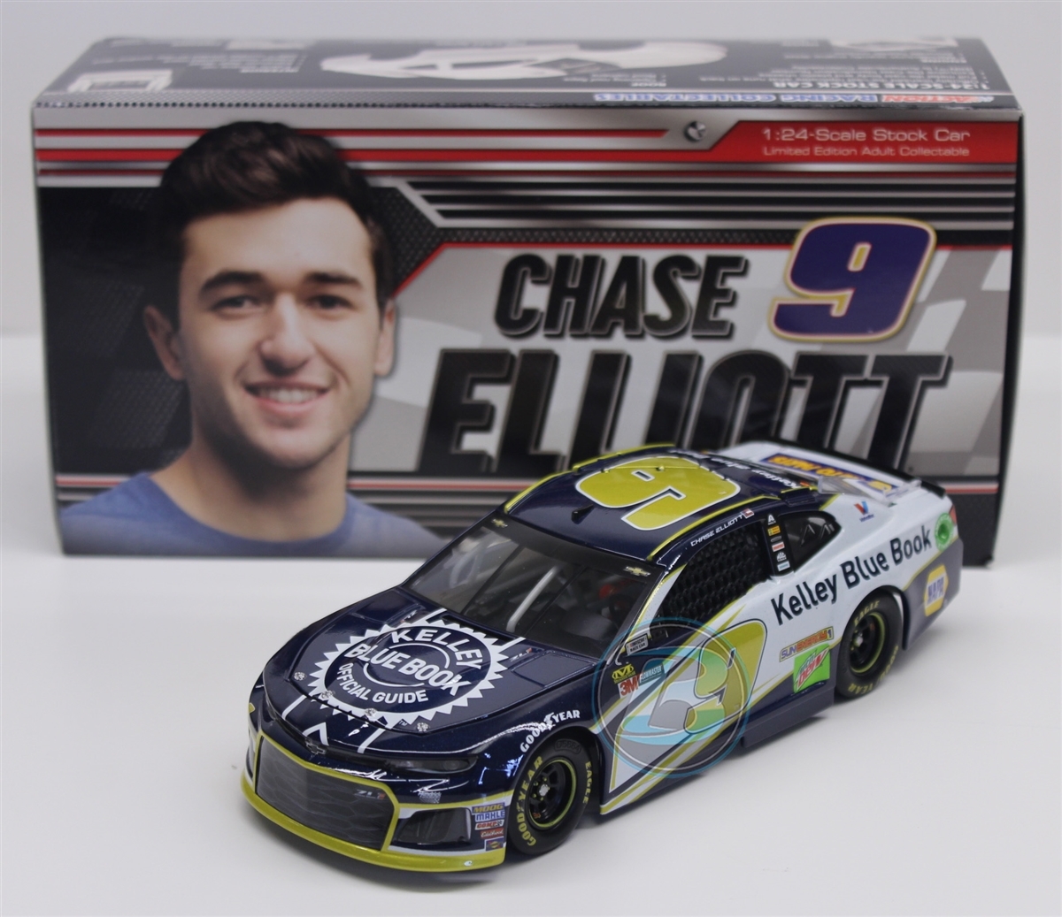 CHASE ELLIOTT #9 2019 KELLEY BLUE BOOK 1/24 SCALE NEW IN STOCK FREE SHIPPING 